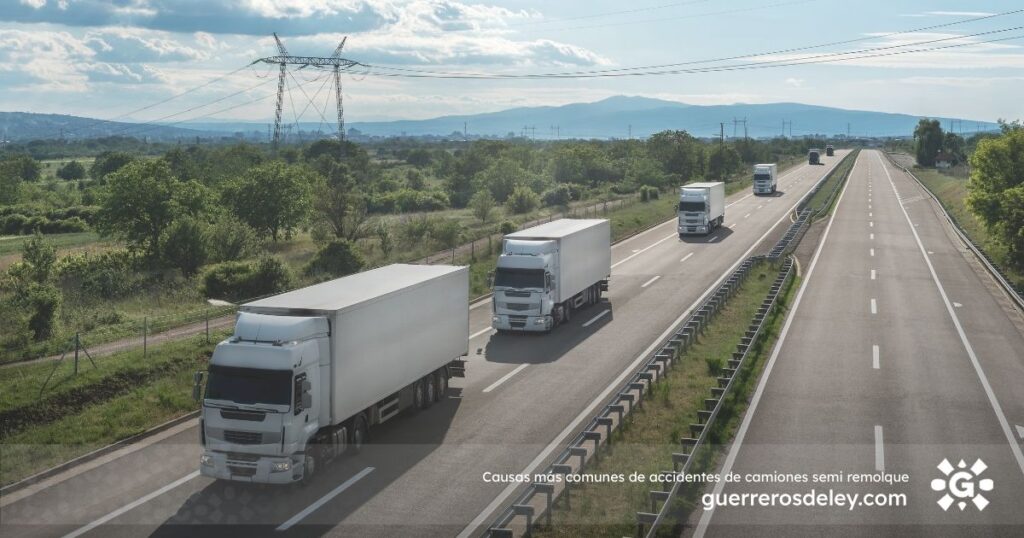 Camiones semi remolque enfilados en carretera