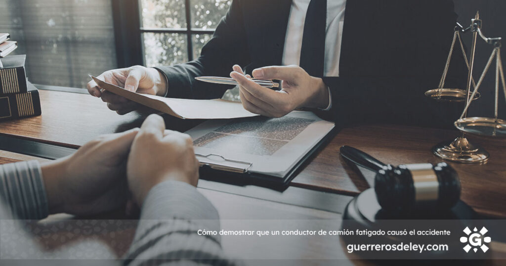 Cliente asesorado por un abogado