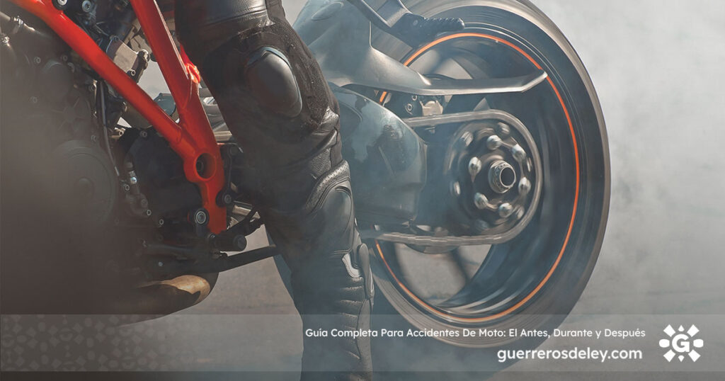 Vista desde suelo motociclista en moto