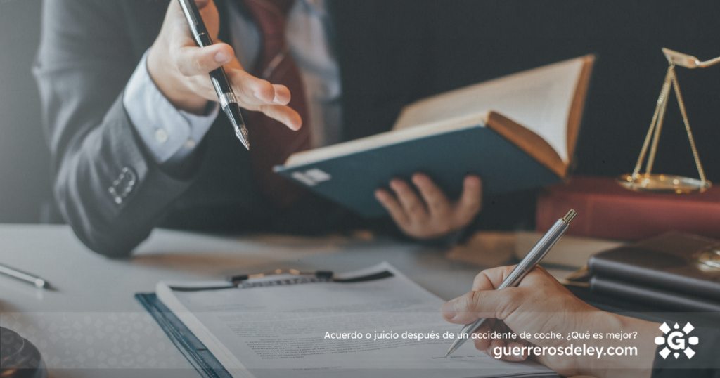 Firma de contrato con abogado