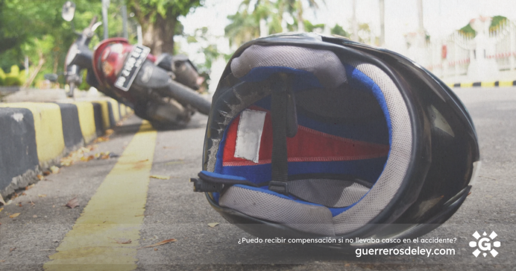 accidente de moto casco en el suelo